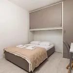 In 47618 Nyaraló