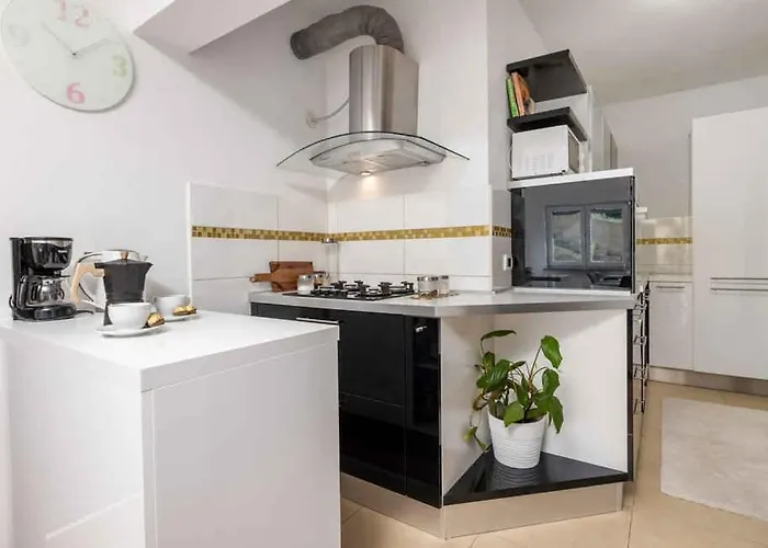 Case de vacanță In 47618 Poljane