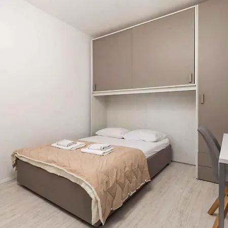 In 47618 Nyaraló